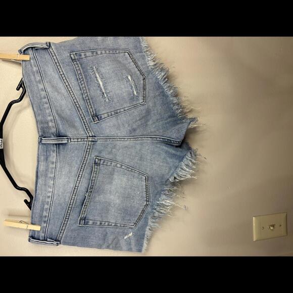 NWOT We The Free Distressed High-Waisted Denim Shorts - Size 28 - Picture 4 of 4